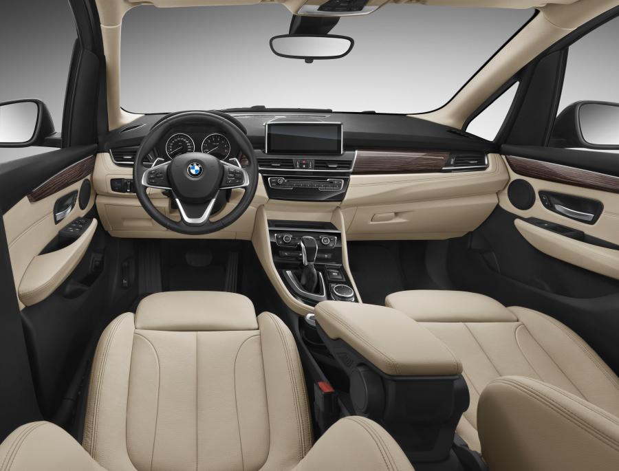 Торпедо BMW 220i Active Tourer Luxury Line 2016 года  (CN) (фото 4 из 34)